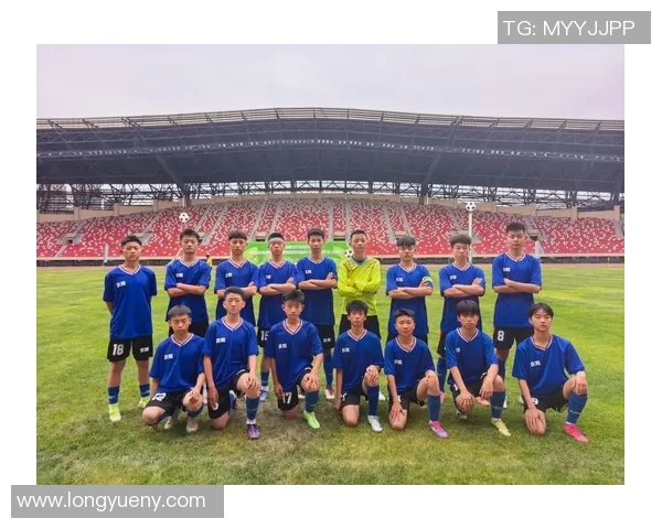 大分三神对阵磐石队的精彩较量展现足球魅力与团队精神 大分三神对阵磐石队的精彩较量展现足球魅力与团队精神