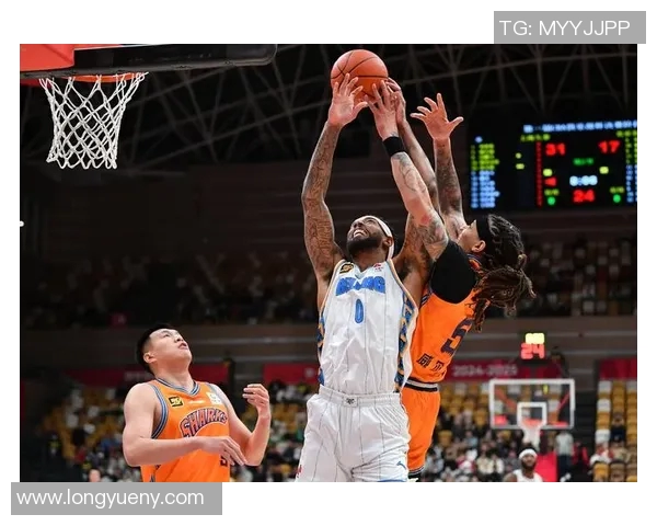 2015年CBA季后赛北京队与上海队激战回顾与精彩瞬间分析