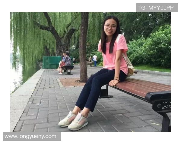 中国女篮对决自由人全力以赴争夺胜利展现巾帼风采