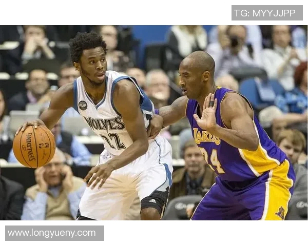 威金斯与科比的巅峰对决:时代的交汇与篮球的传承 威金斯与科比的巅峰对决:时代的交汇与篮球的传承